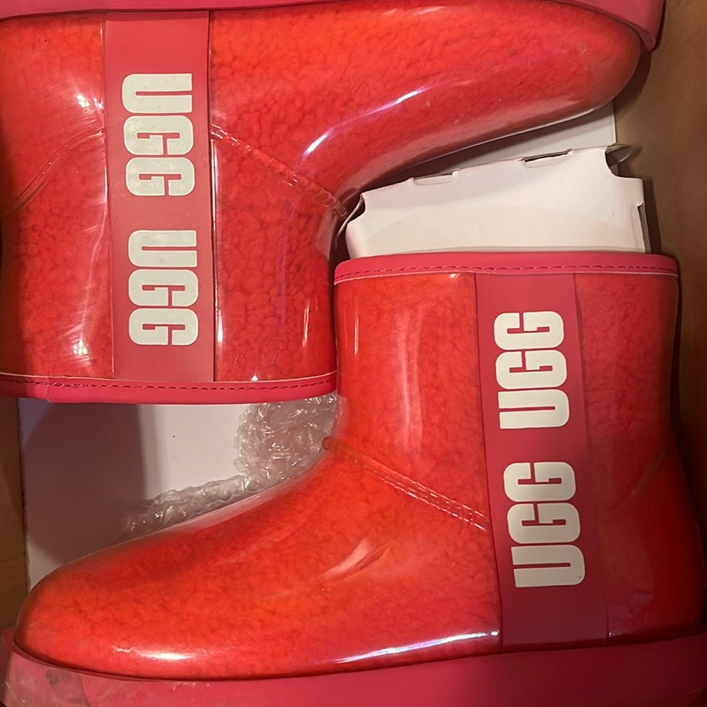 Selling UGG Rain Boots size 5 worn a few times.
